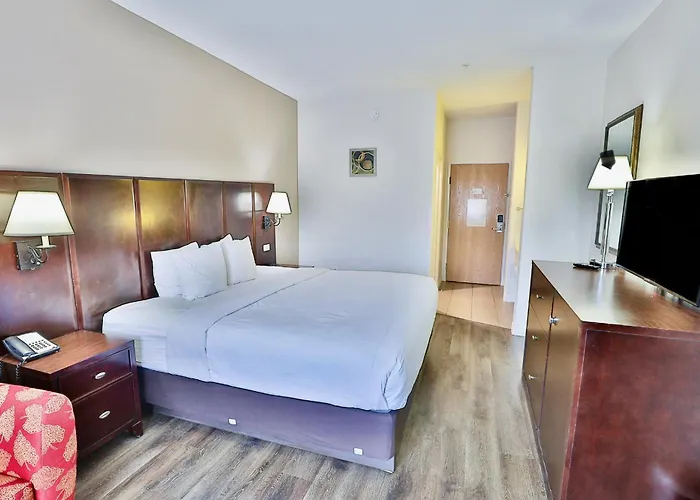 Baymont By Wyndham Airport Hotel 2*