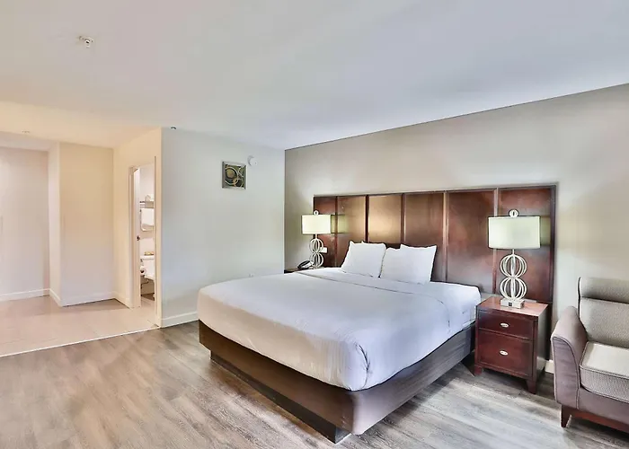 Comfort Inn & Suites - Tucson Airport Hotel 2*