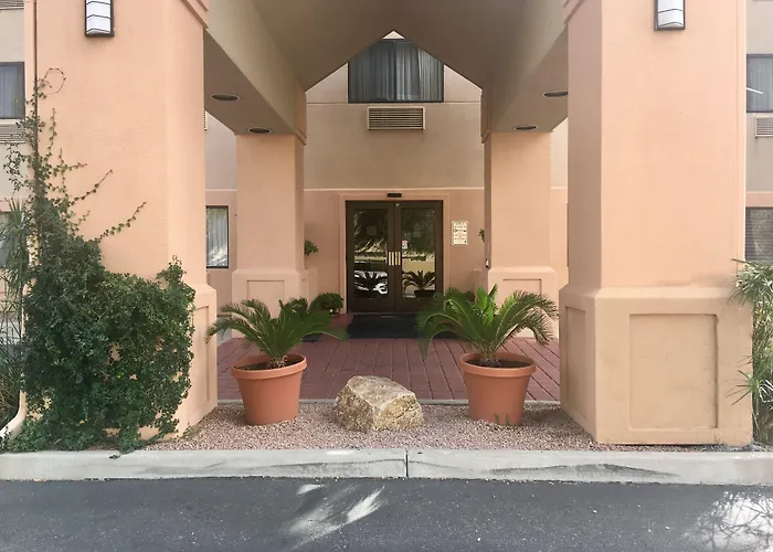 Baymont By Wyndham Airport Hotel