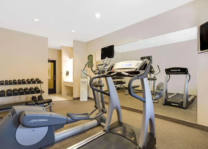 Baymont By Wyndham Airport 2*