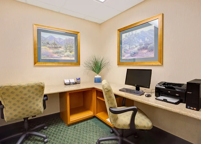 Hotel Baymont By Wyndham Airport