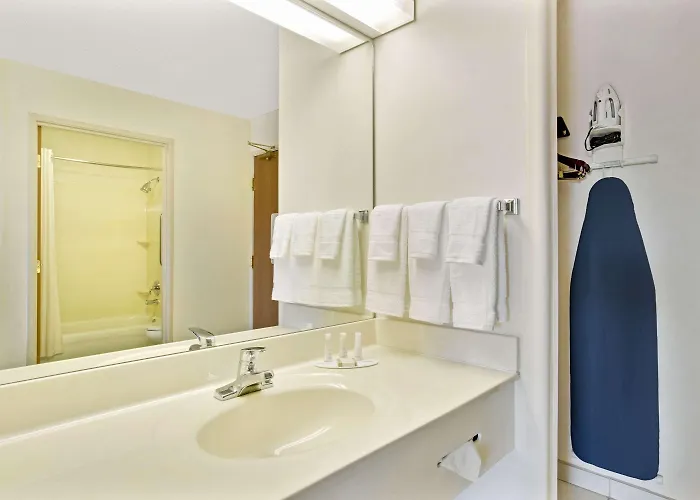 Baymont By Wyndham Airport Hotel