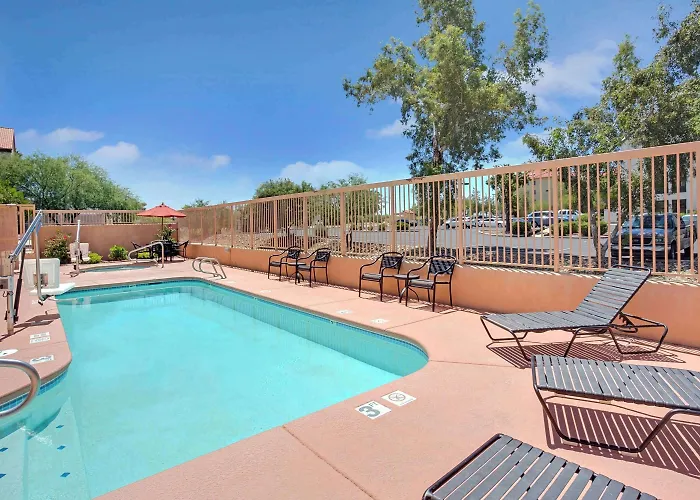 Baymont By Wyndham Airport 2*