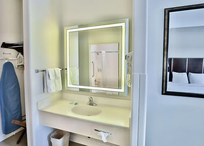 Baymont By Wyndham Airport Hotel Tucson