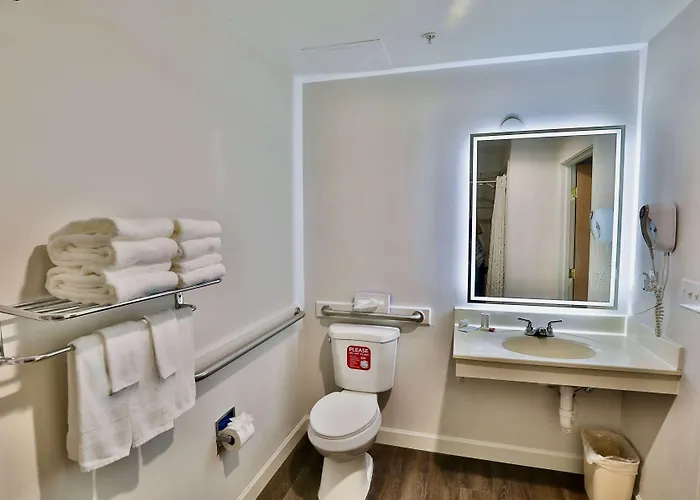 Baymont By Wyndham Airport Hotel 2*