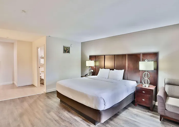 Baymont By Wyndham Airport Hotel 2*
