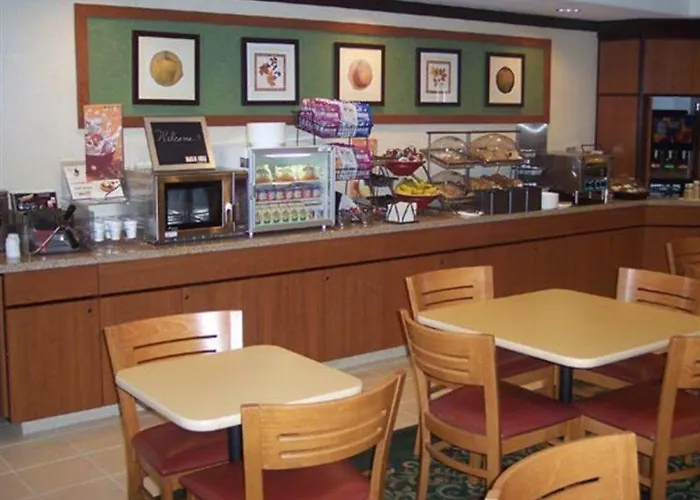 Hotel Baymont By Wyndham Airport 2*